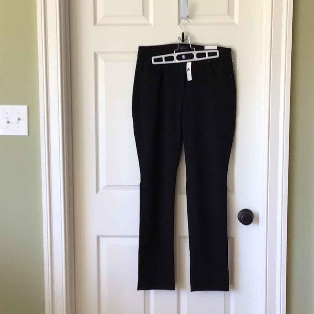 NWT  White House Black Market black Lycra pants